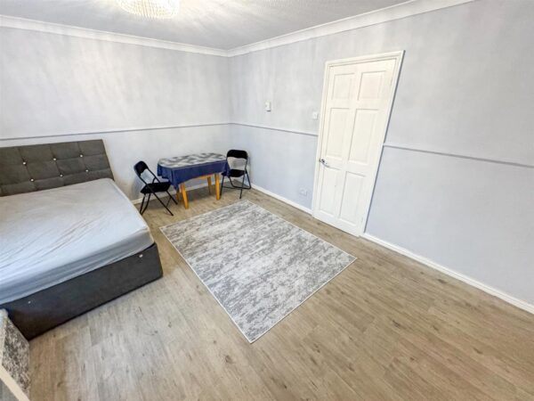 Greenland Walk, Corby