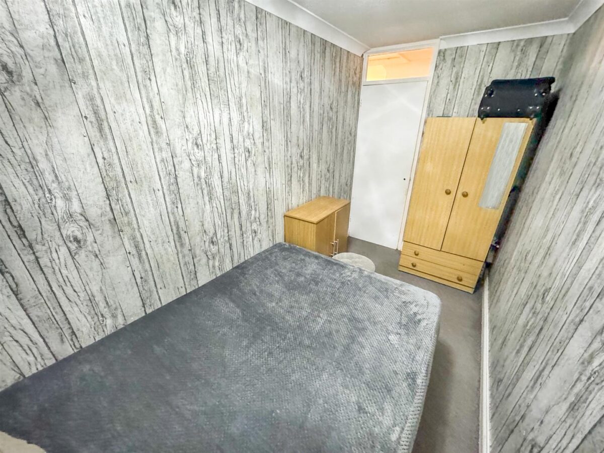 Greenland Walk, Corby