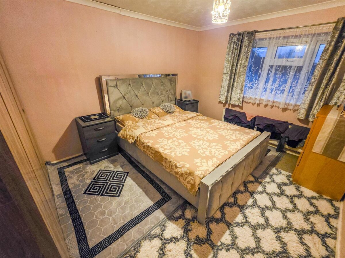 Landseer Court, Corby