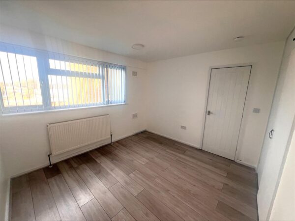 Farmstead Road, Corby