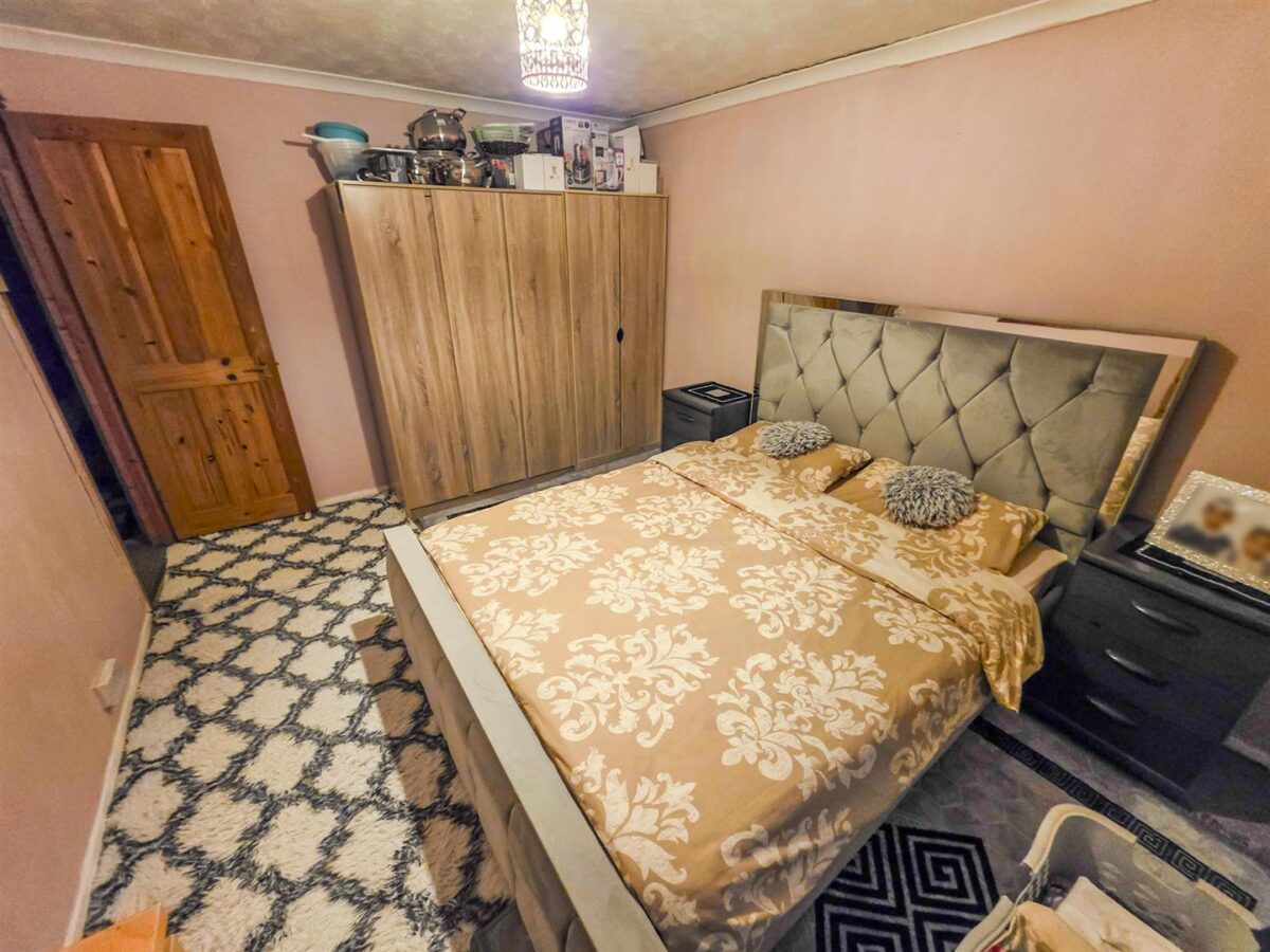 Landseer Court, Corby