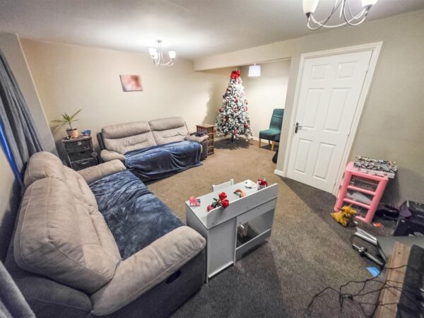 Fieldfare Close, Corby