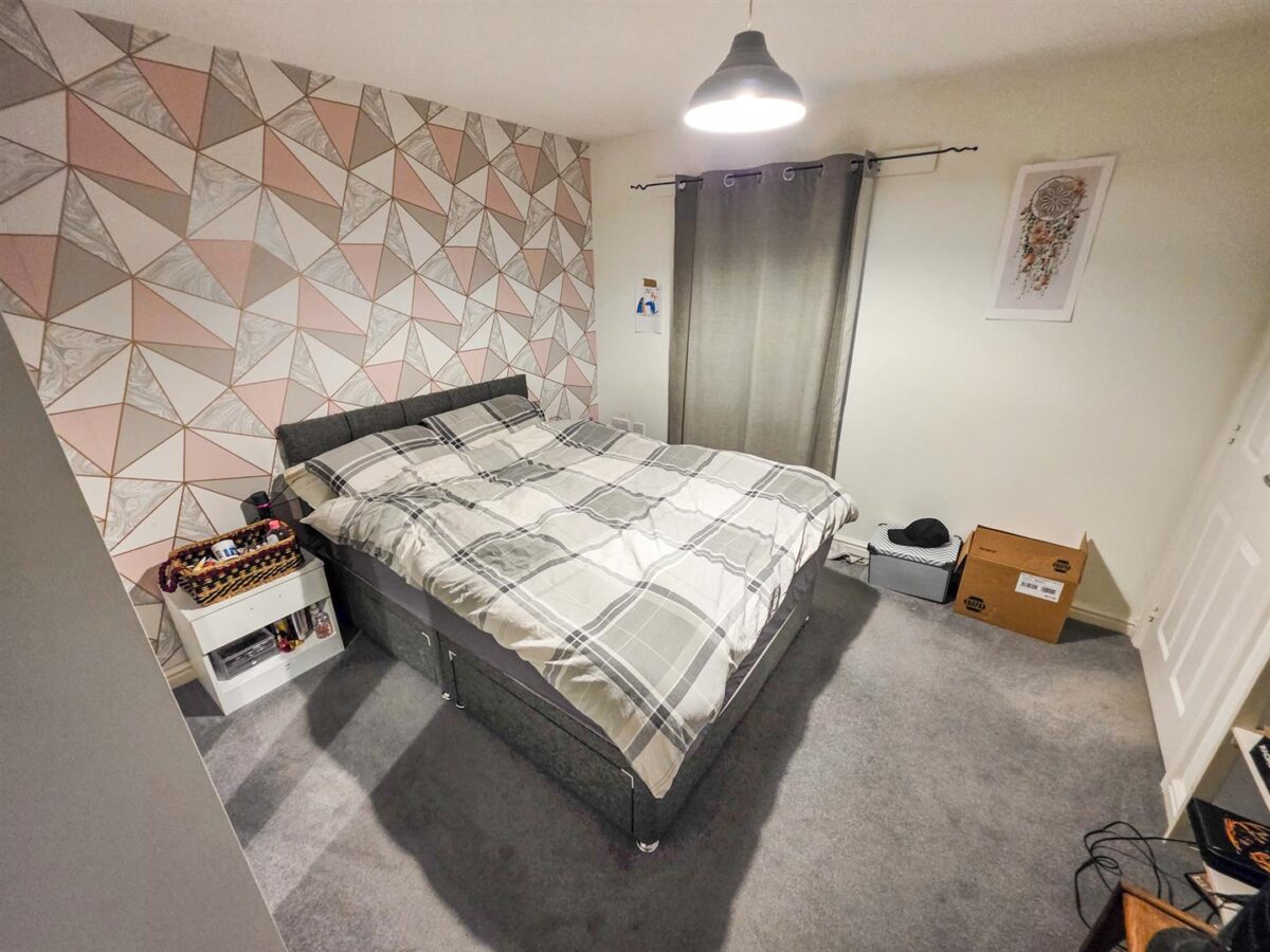 Fieldfare Close, Corby