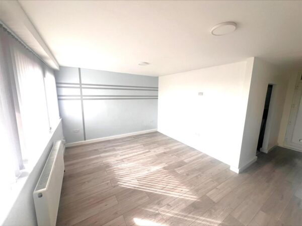 Farmstead Road, Corby