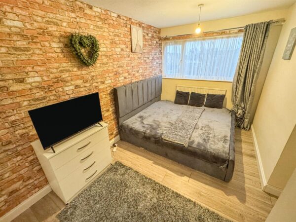 Greenland Walk, Corby