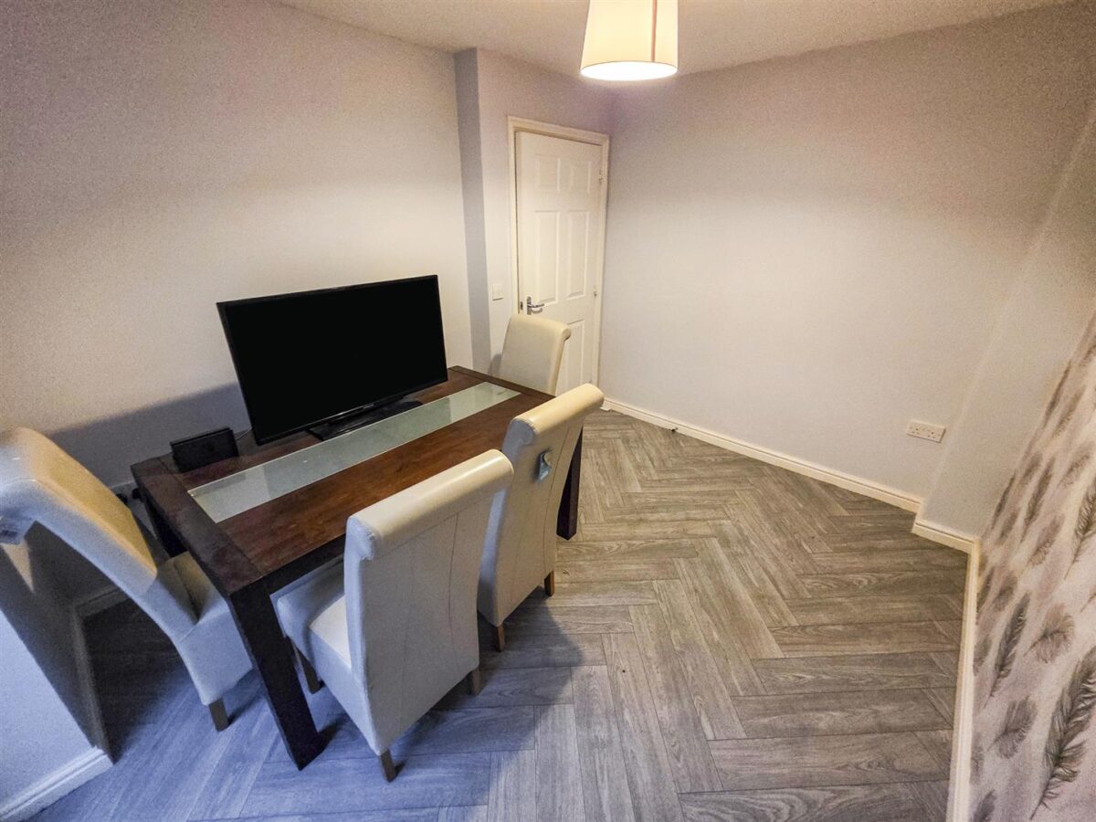 Fieldfare Close, Corby