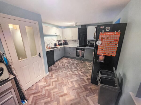 Fieldfare Close, Corby