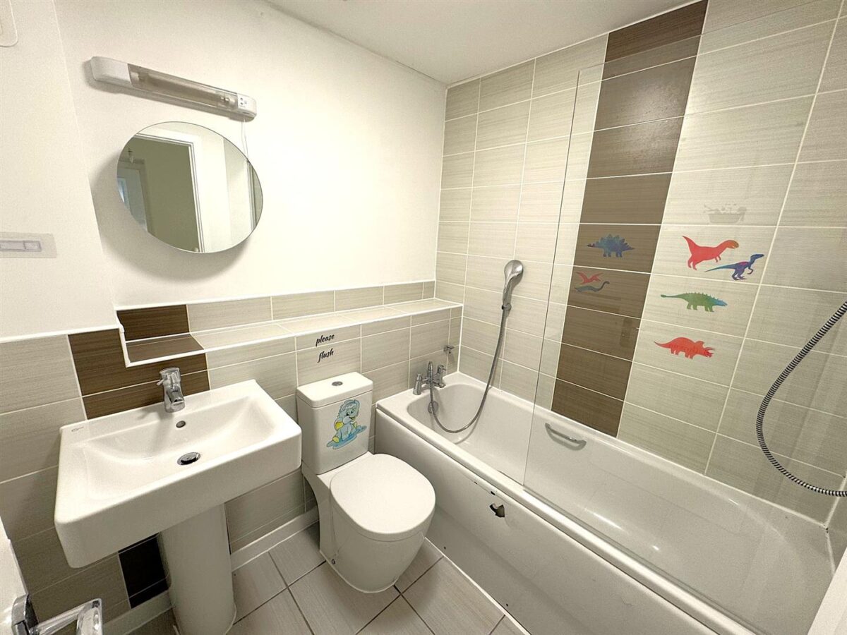 Courteenhall Drive, Corby