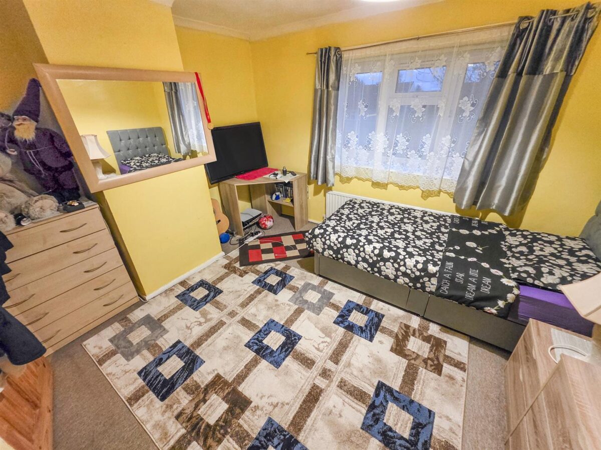 Landseer Court, Corby