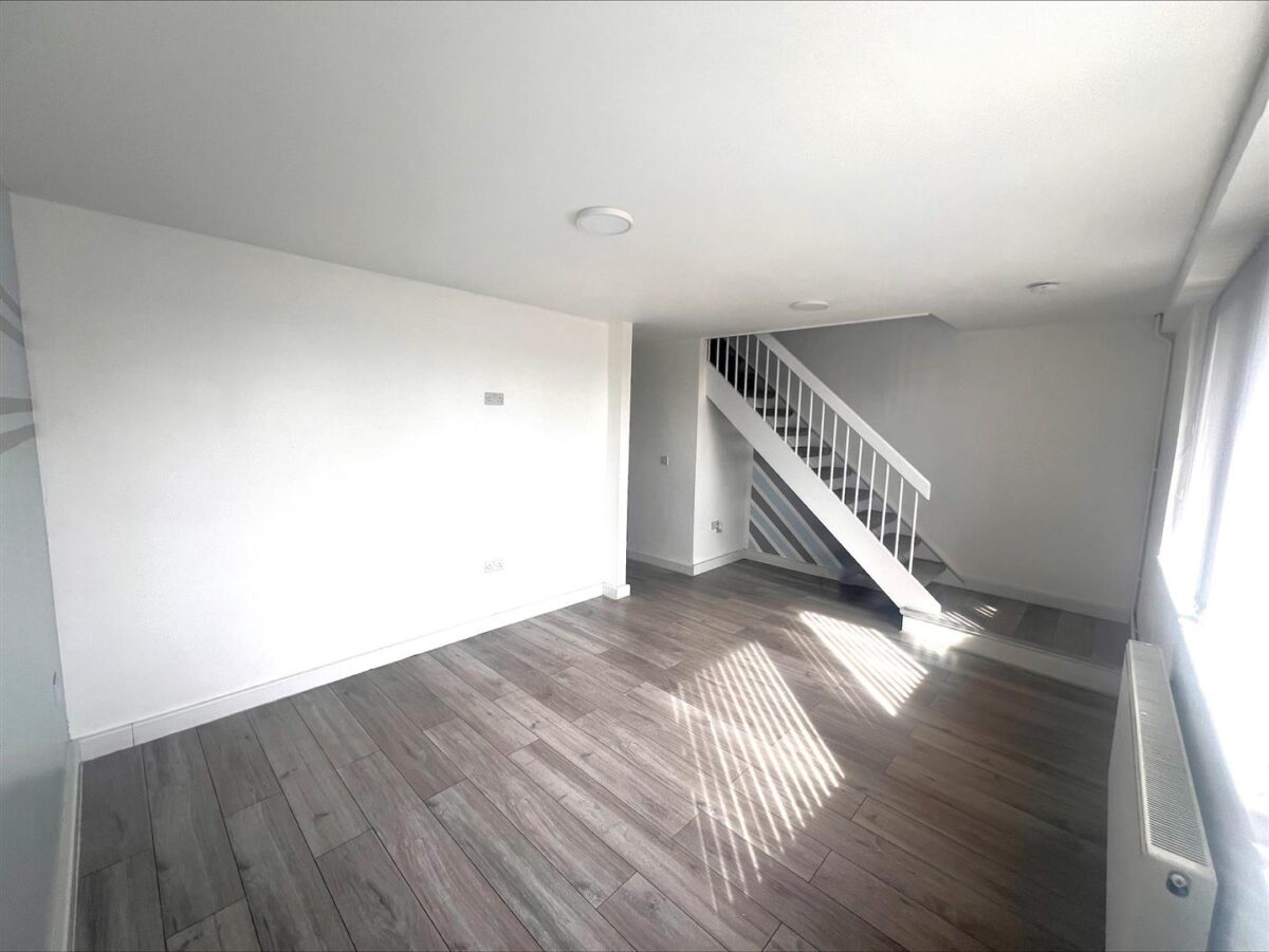 Farmstead Road, Corby