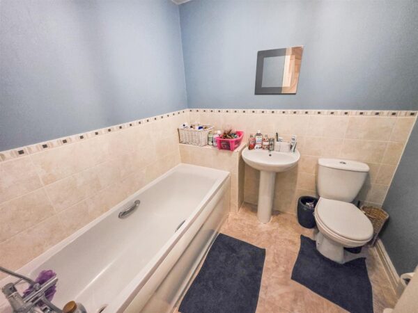 Fieldfare Close, Corby