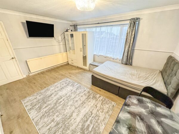 Greenland Walk, Corby