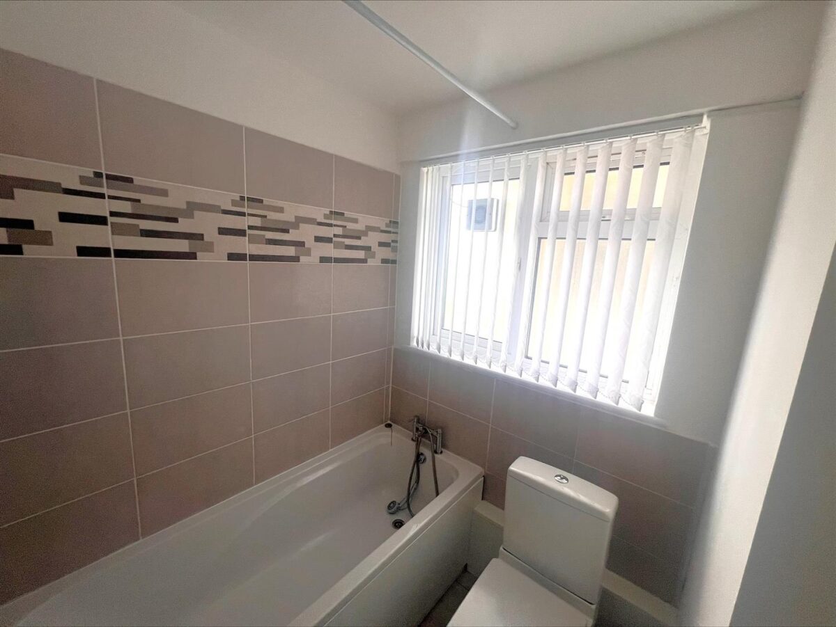 Farmstead Road, Corby