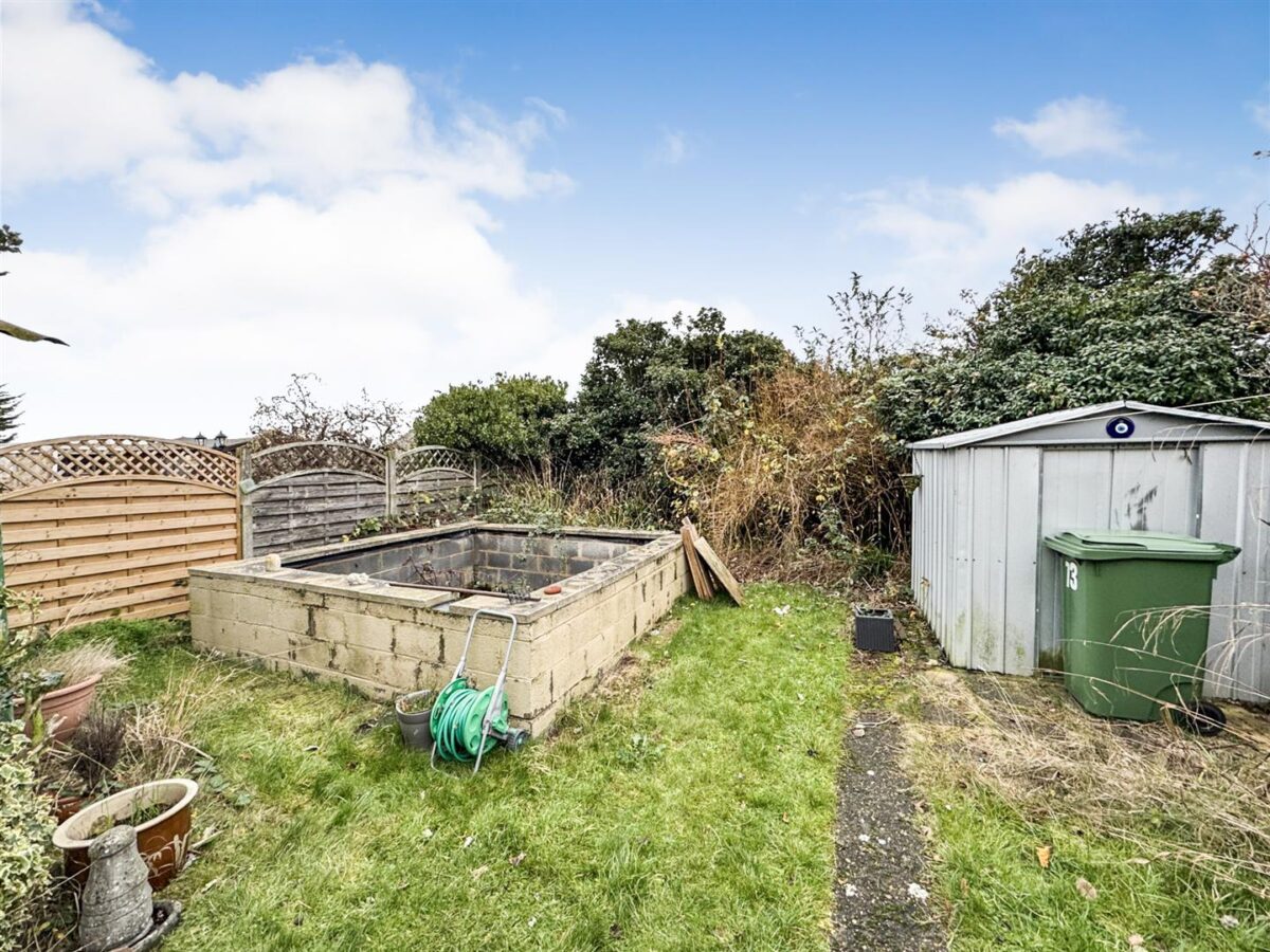 West Glebe Road, Corby