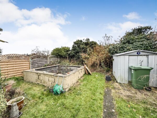 West Glebe Road, Corby