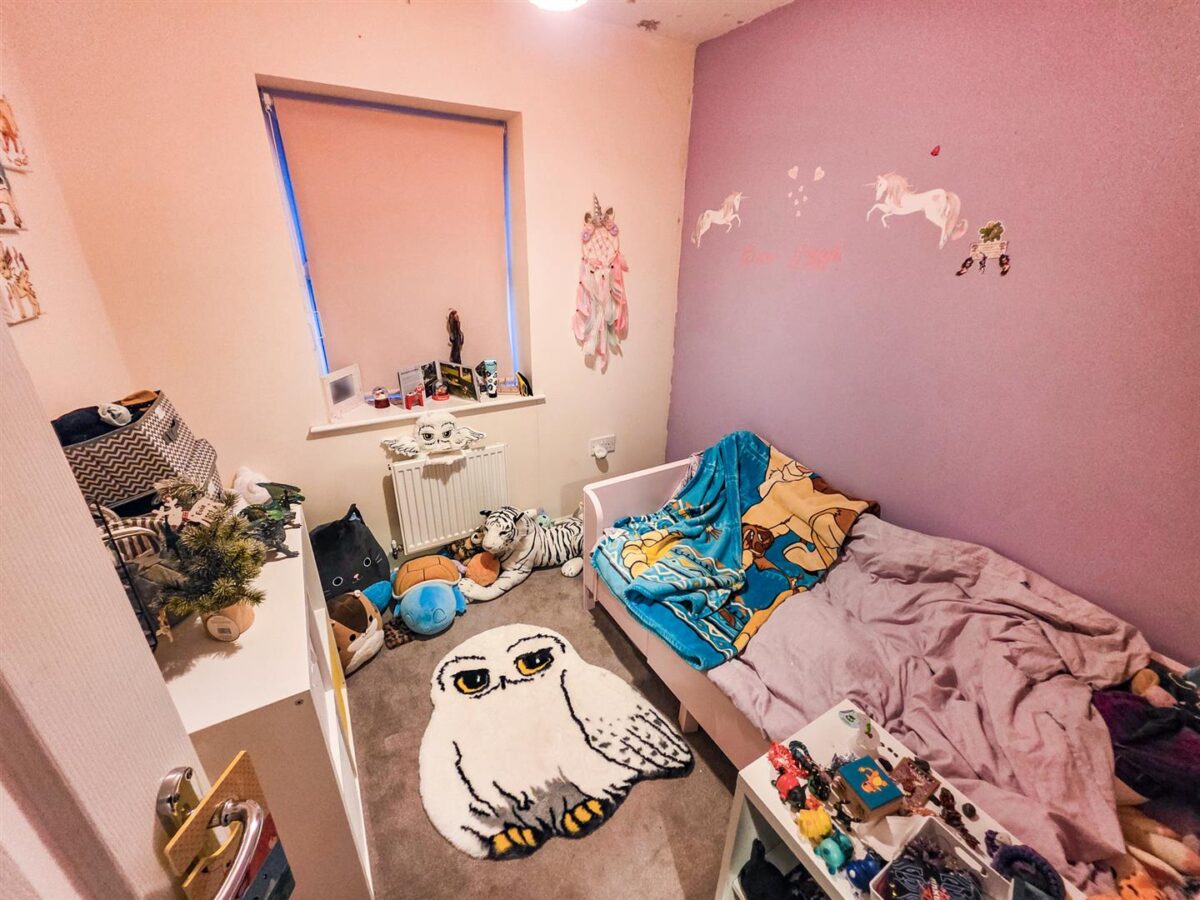 Fieldfare Close, Corby