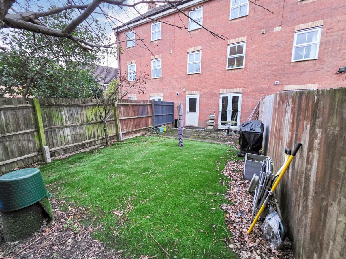 Fieldfare Close, Corby