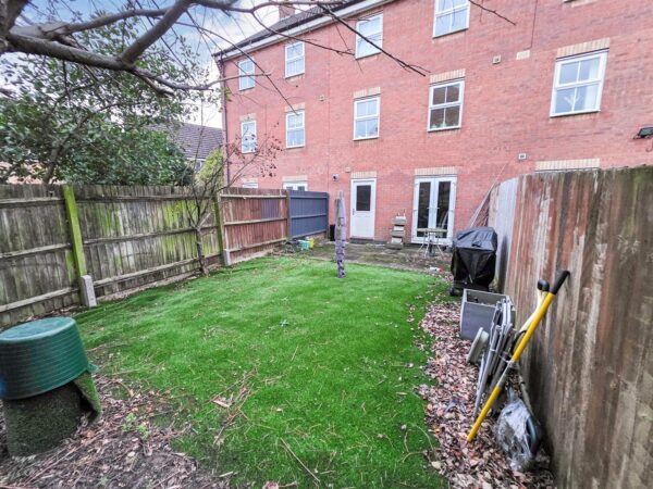 Fieldfare Close, Corby