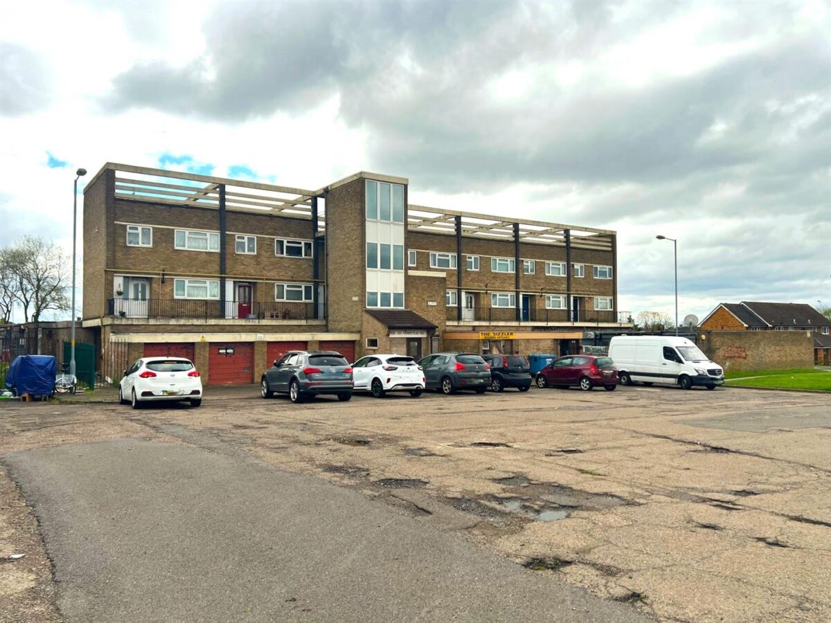 Farmstead Road, Corby