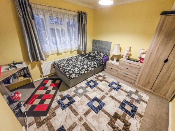 Landseer Court, Corby