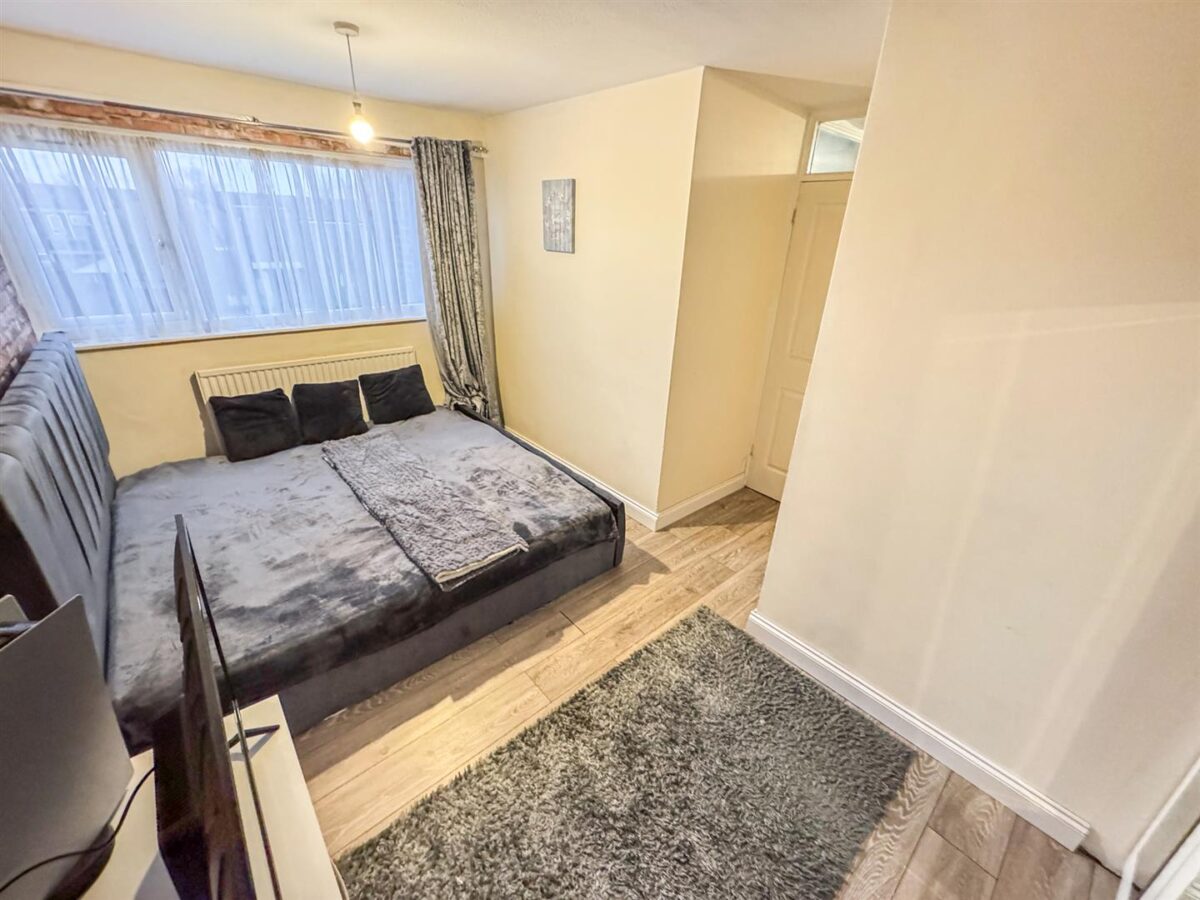 Greenland Walk, Corby