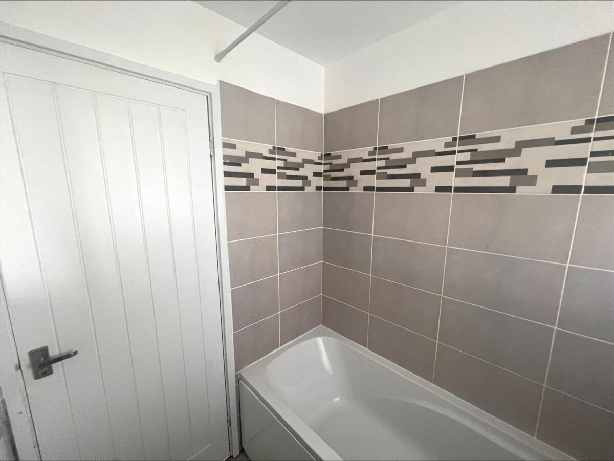 Farmstead Road, Corby