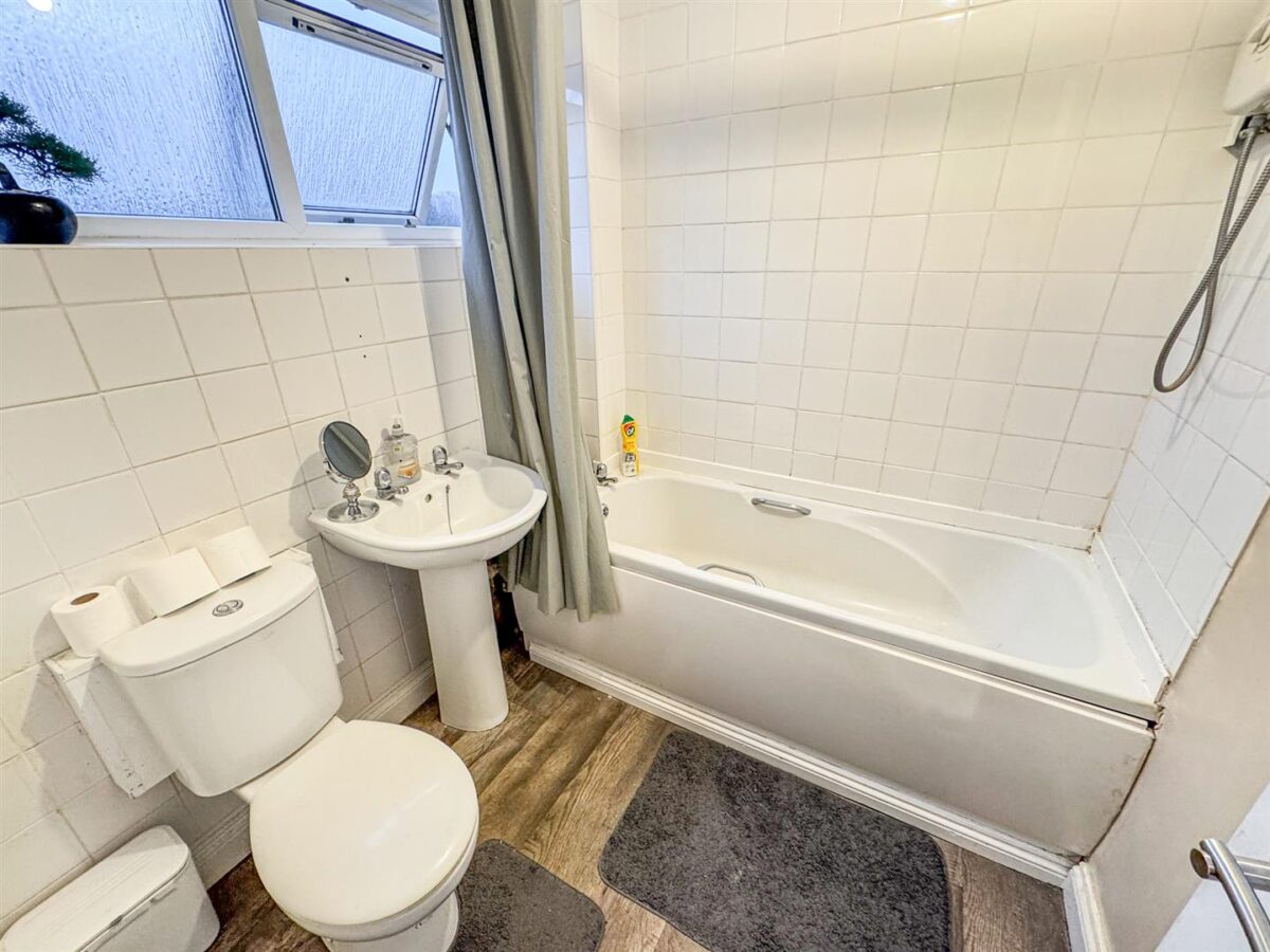 Greenland Walk, Corby