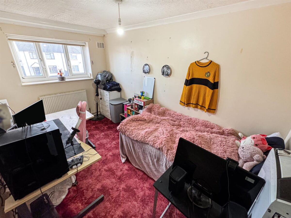 Willow Brook Road, Corby