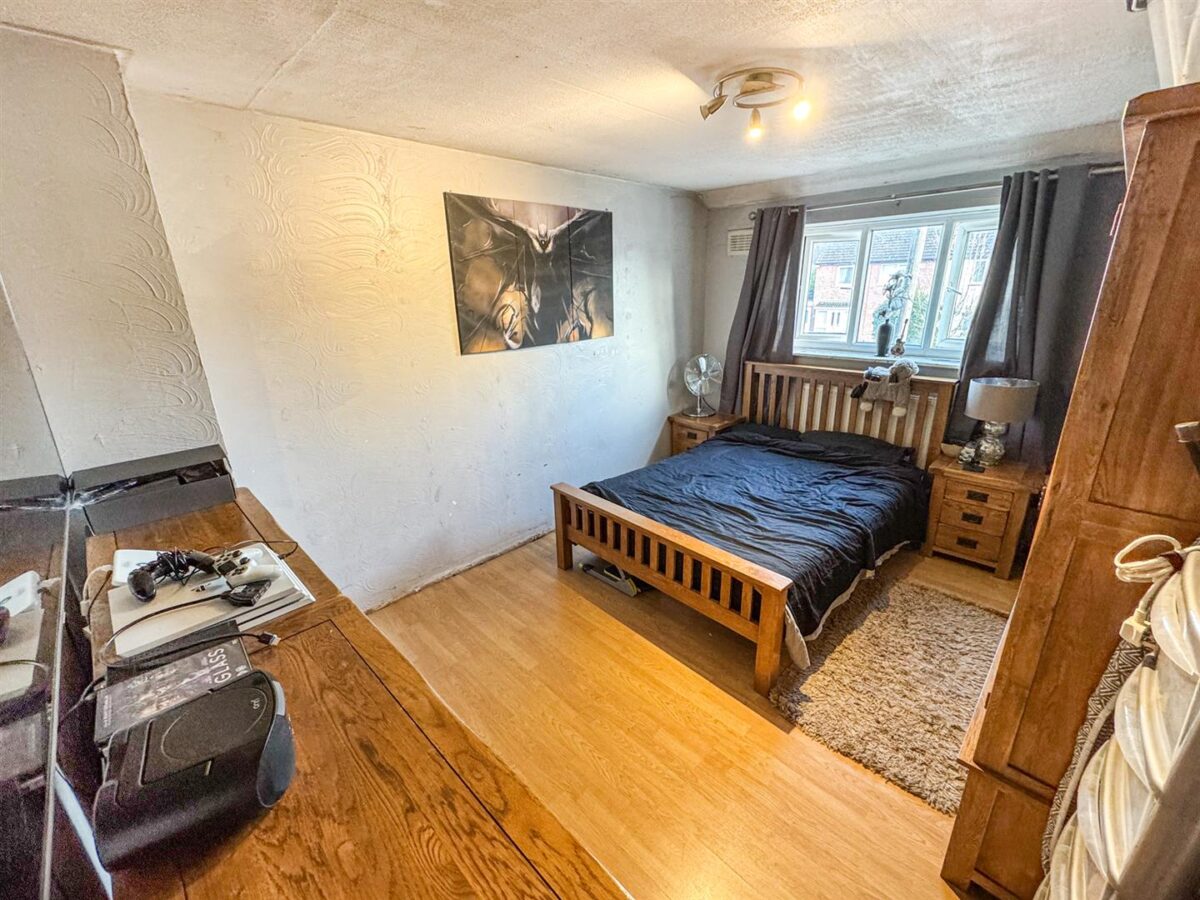 Willow Brook Road, Corby