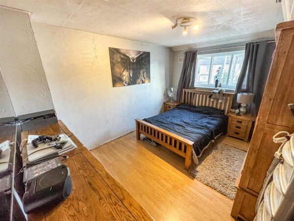 Willow Brook Road, Corby