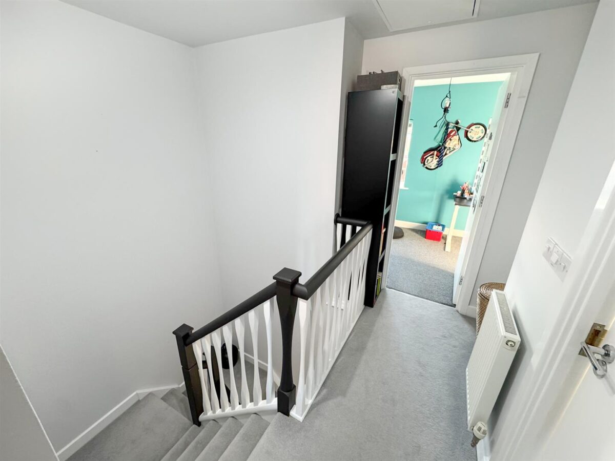 Outfield Close, Corby