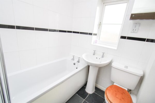 Barth Close, Great Oakley, Corby