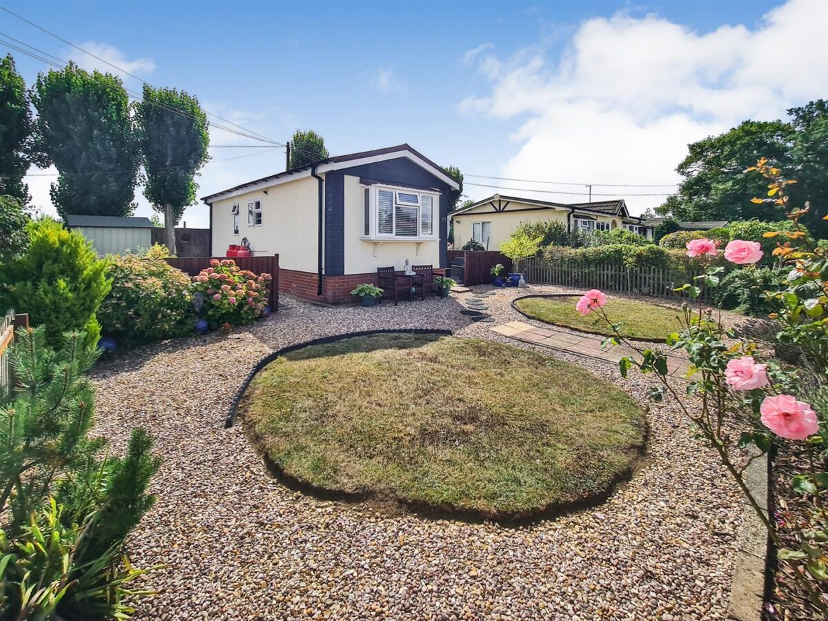 Oundle Road, Weldon, Corby