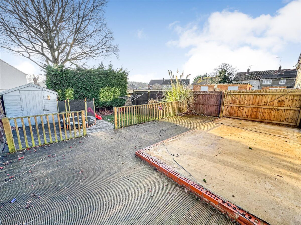 Farmstead Road, Corby