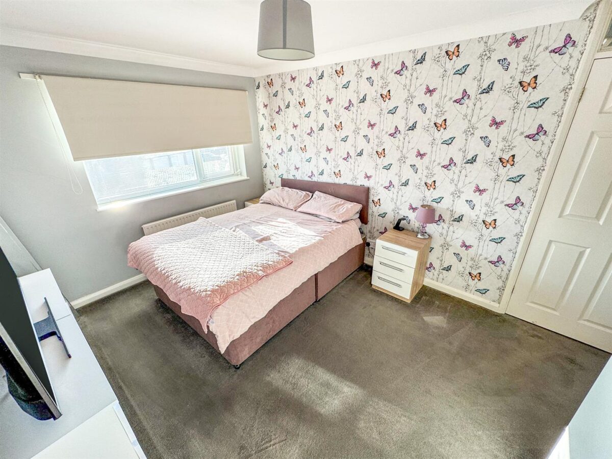 Farmstead Road, Corby