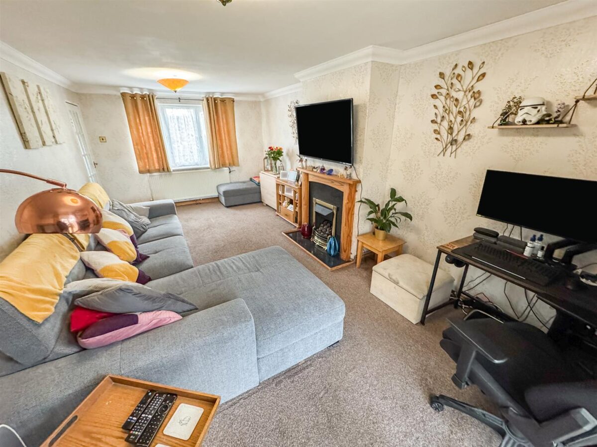 Croyde Avenue, Corby