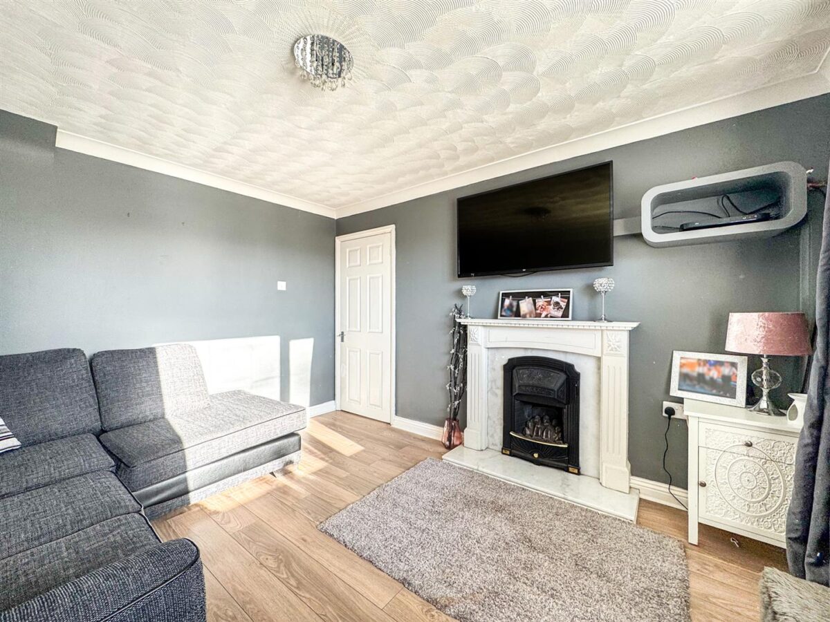 Farmstead Road, Corby