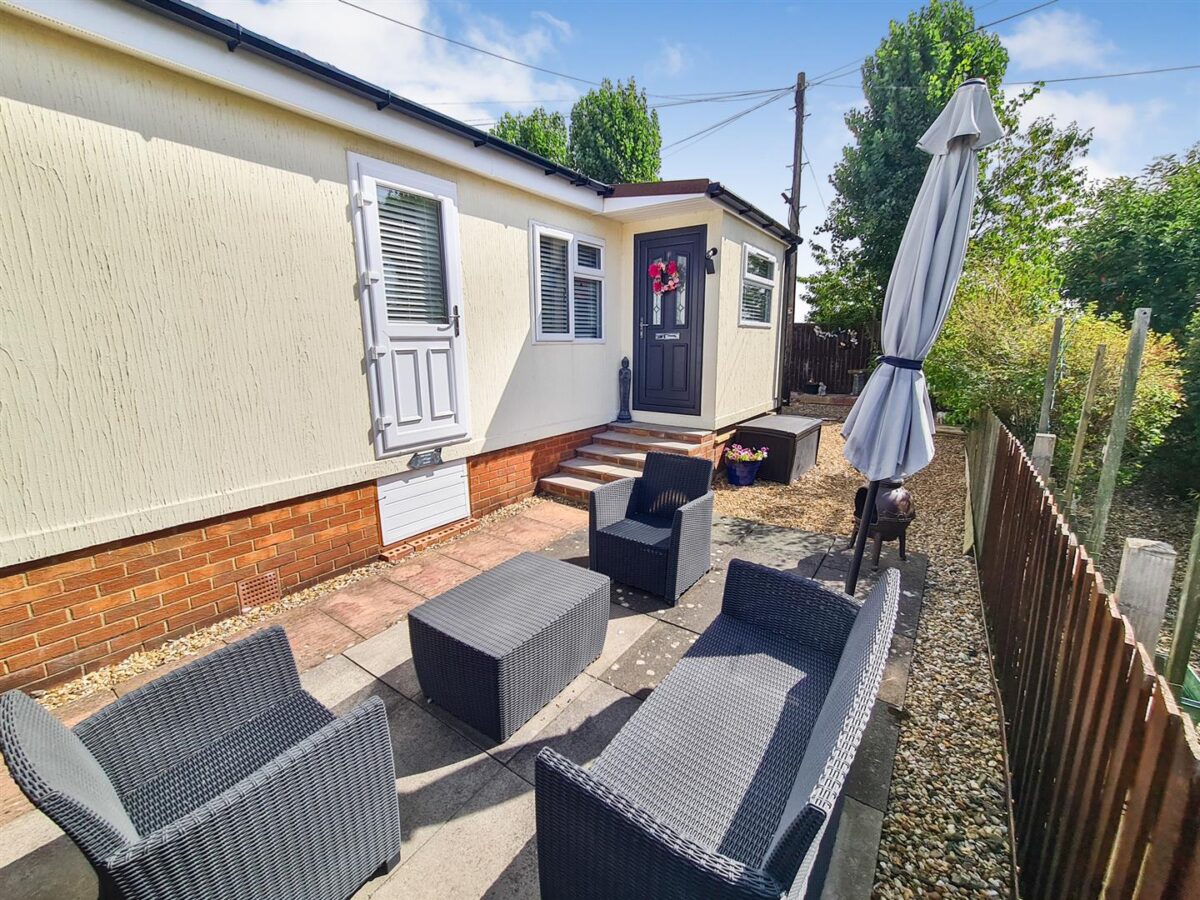 Oundle Road, Weldon, Corby