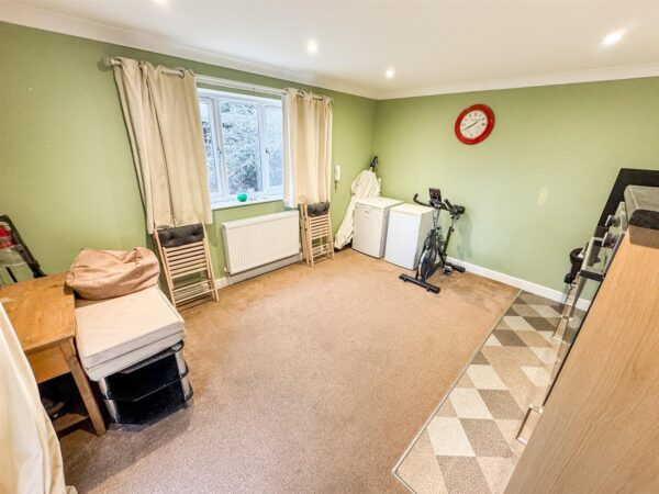 Croyde Avenue, Corby