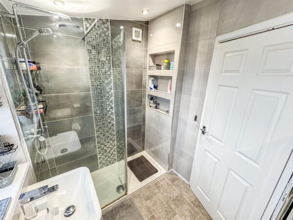 Croyde Avenue, Corby