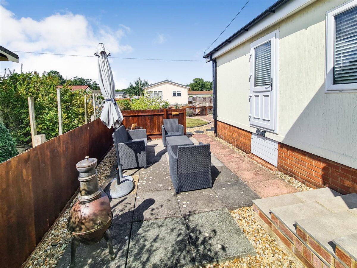 Oundle Road, Weldon, Corby