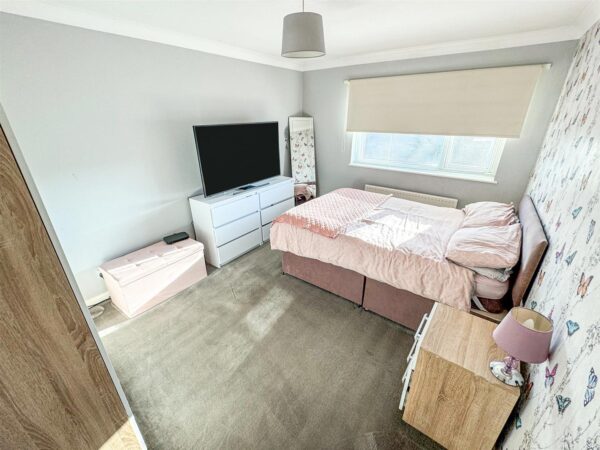 Farmstead Road, Corby