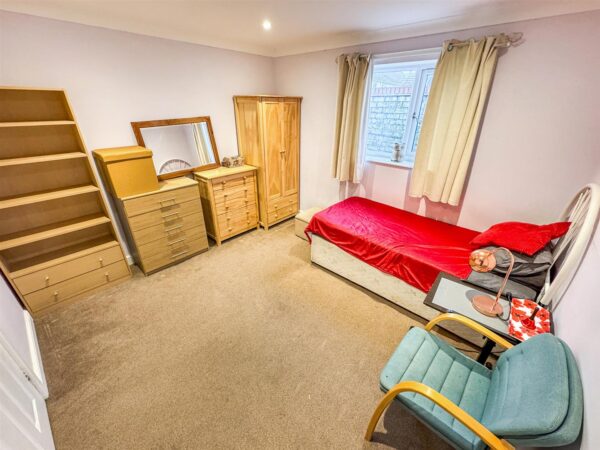 Croyde Avenue, Corby