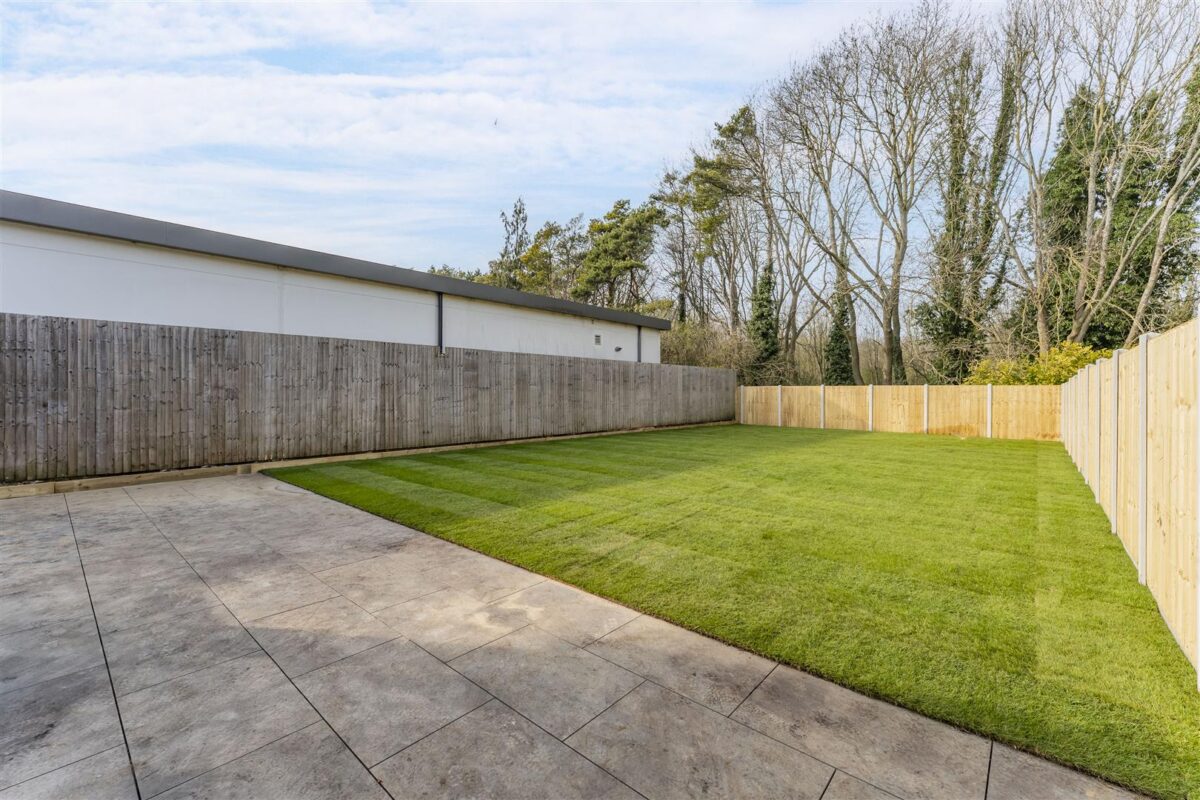 Corby Road, Weldon, Corby