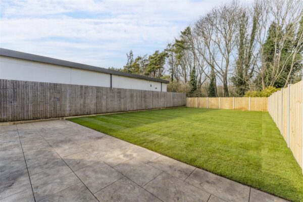 Corby Road, Weldon, Corby