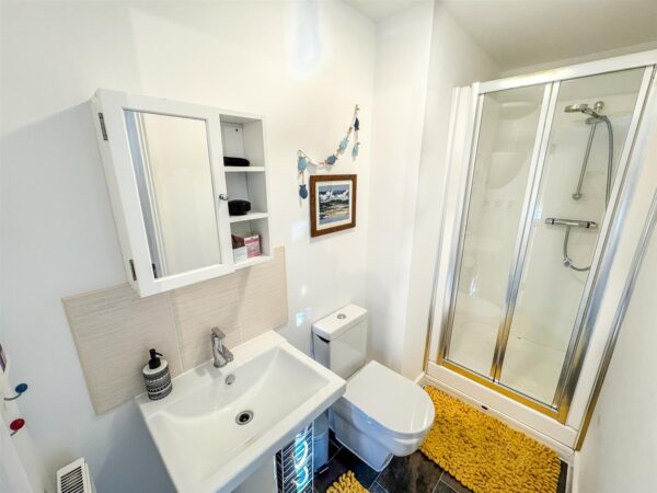 Outfield Close, Corby