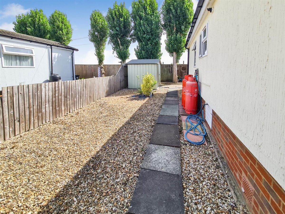 Oundle Road, Weldon, Corby