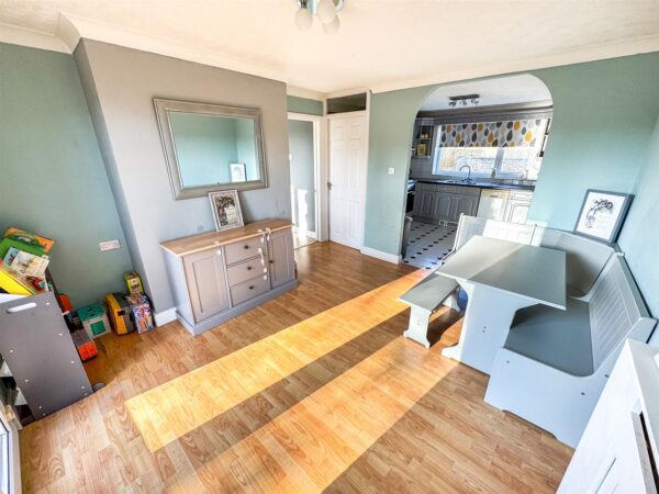 Farmstead Road, Corby