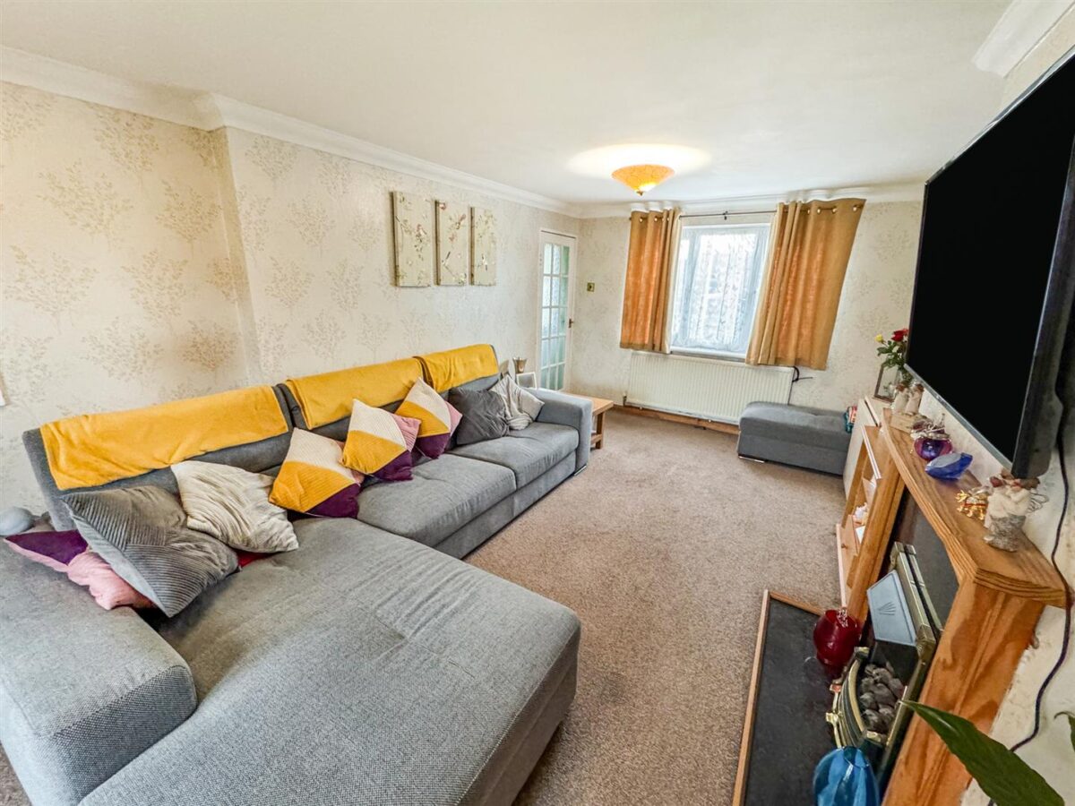 Croyde Avenue, Corby