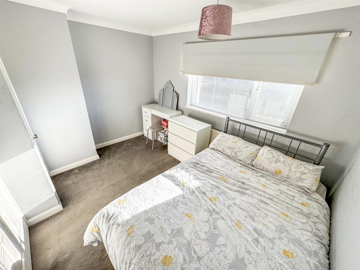 Farmstead Road, Corby